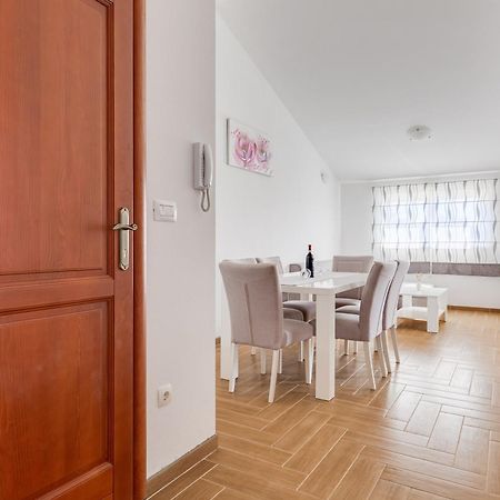 Apartmani Pocrnic Pakoštane Exteriör bild