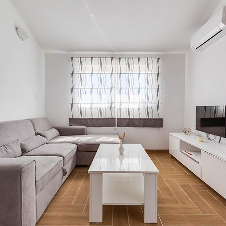 Apartmani Pocrnic Pakoštane Exteriör bild