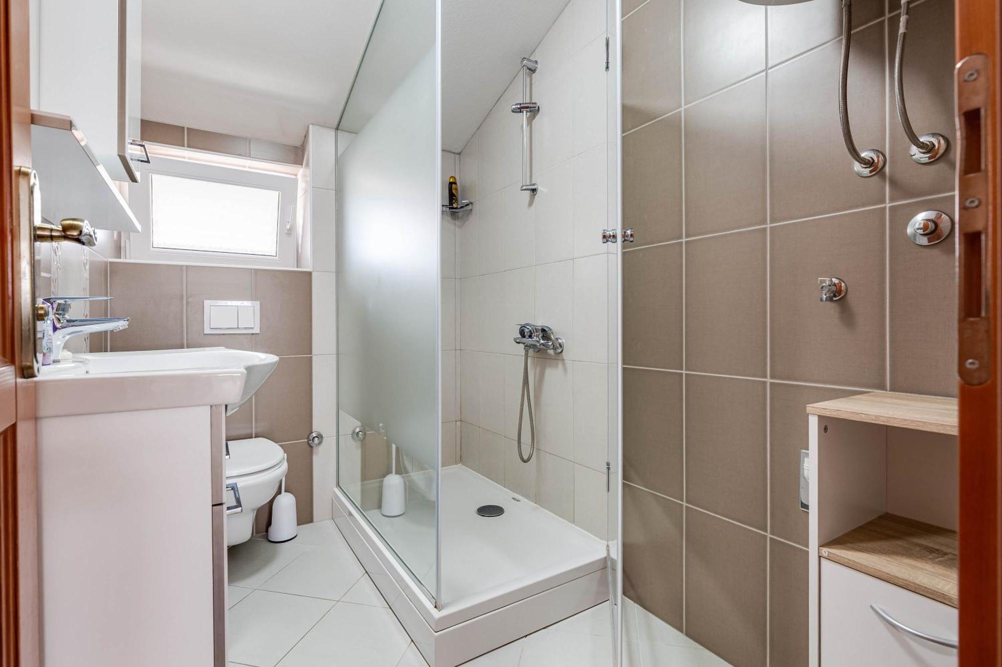 Apartmani Pocrnic Pakoštane Exteriör bild