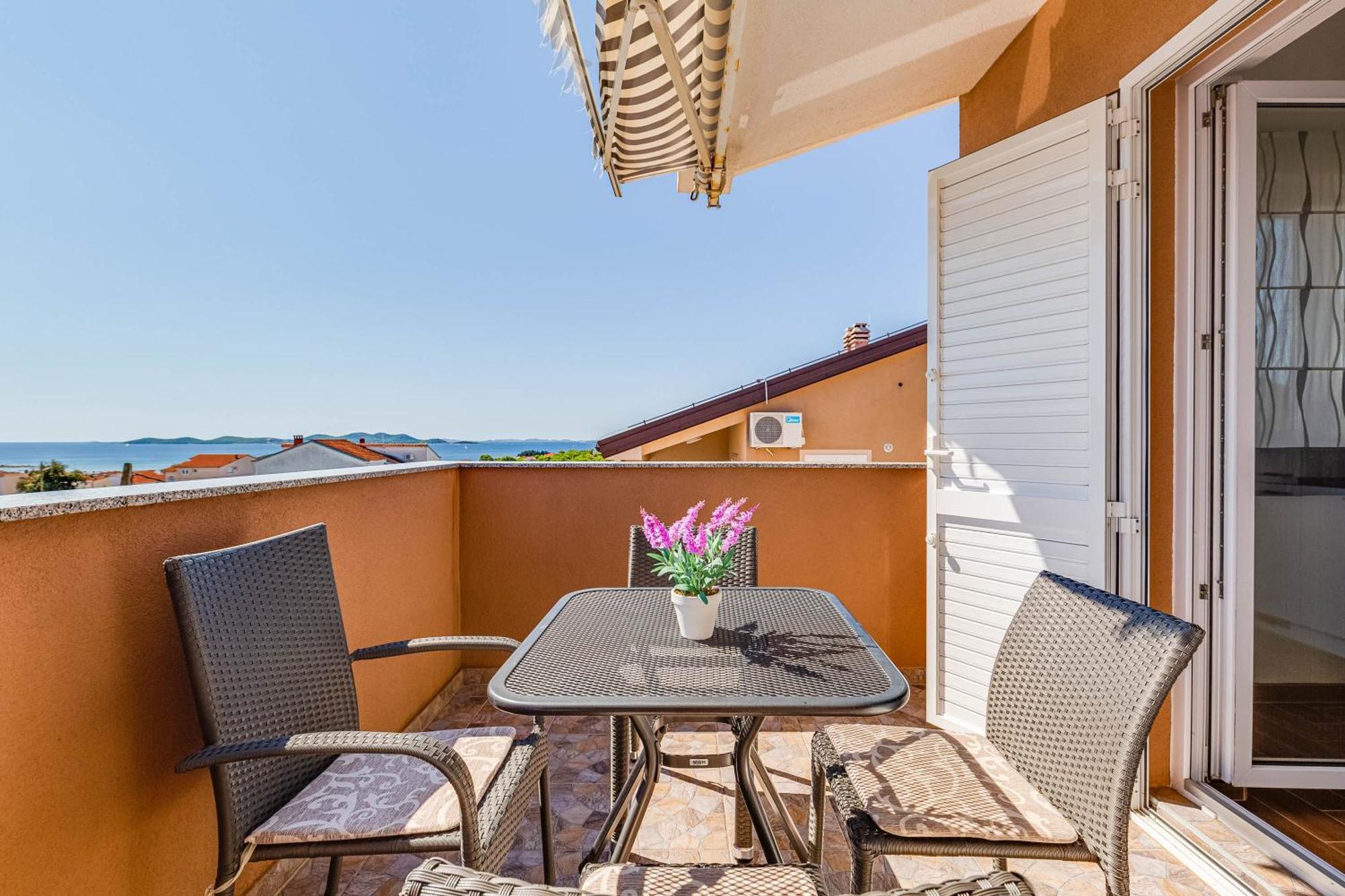 Apartmani Pocrnic Pakoštane Exteriör bild