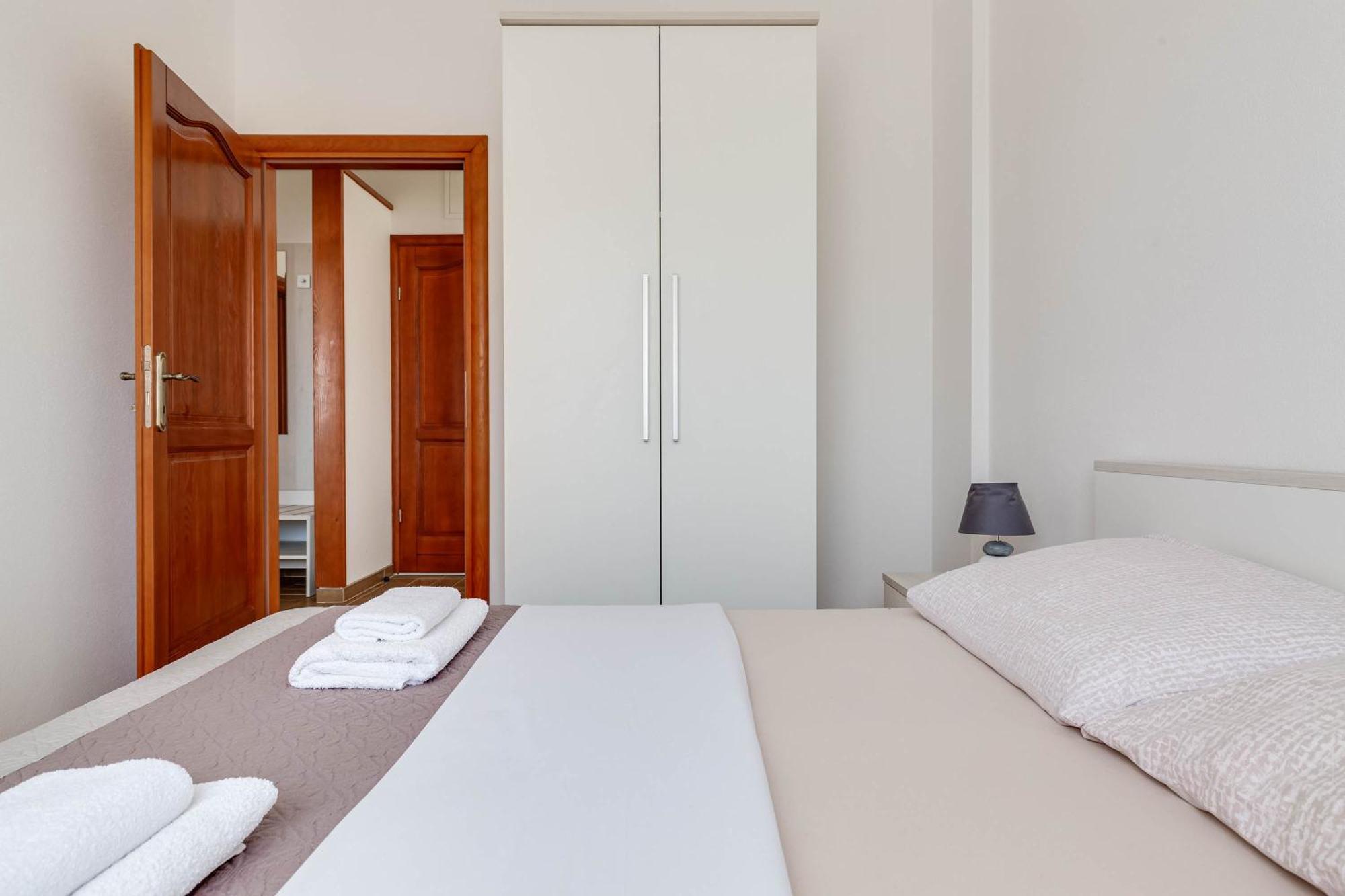 Apartmani Pocrnic Pakoštane Exteriör bild