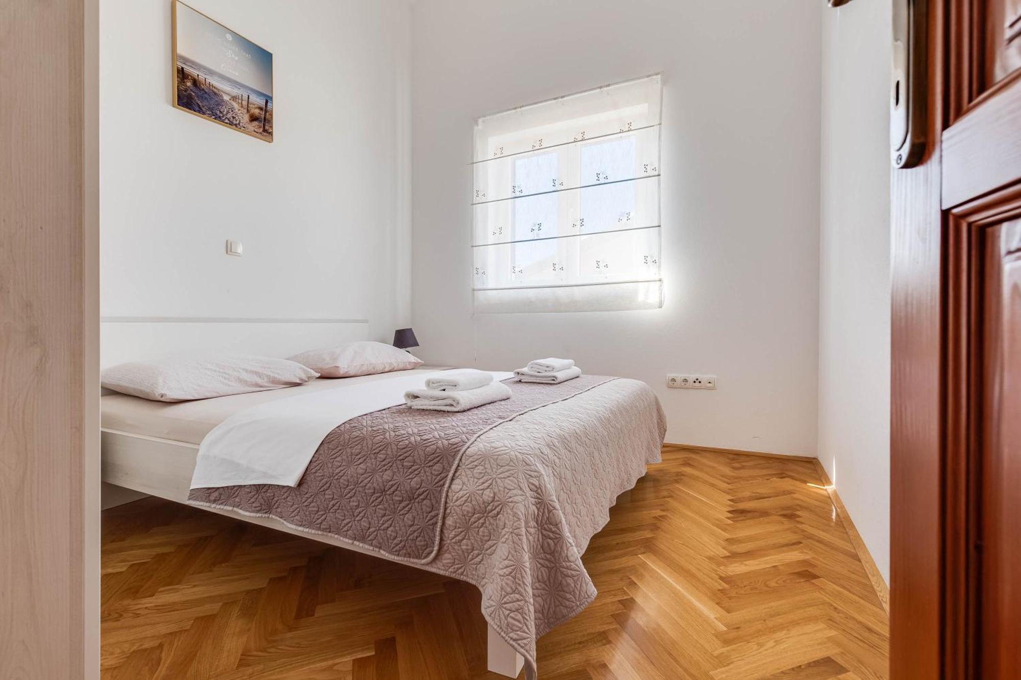 Apartmani Pocrnic Pakoštane Exteriör bild