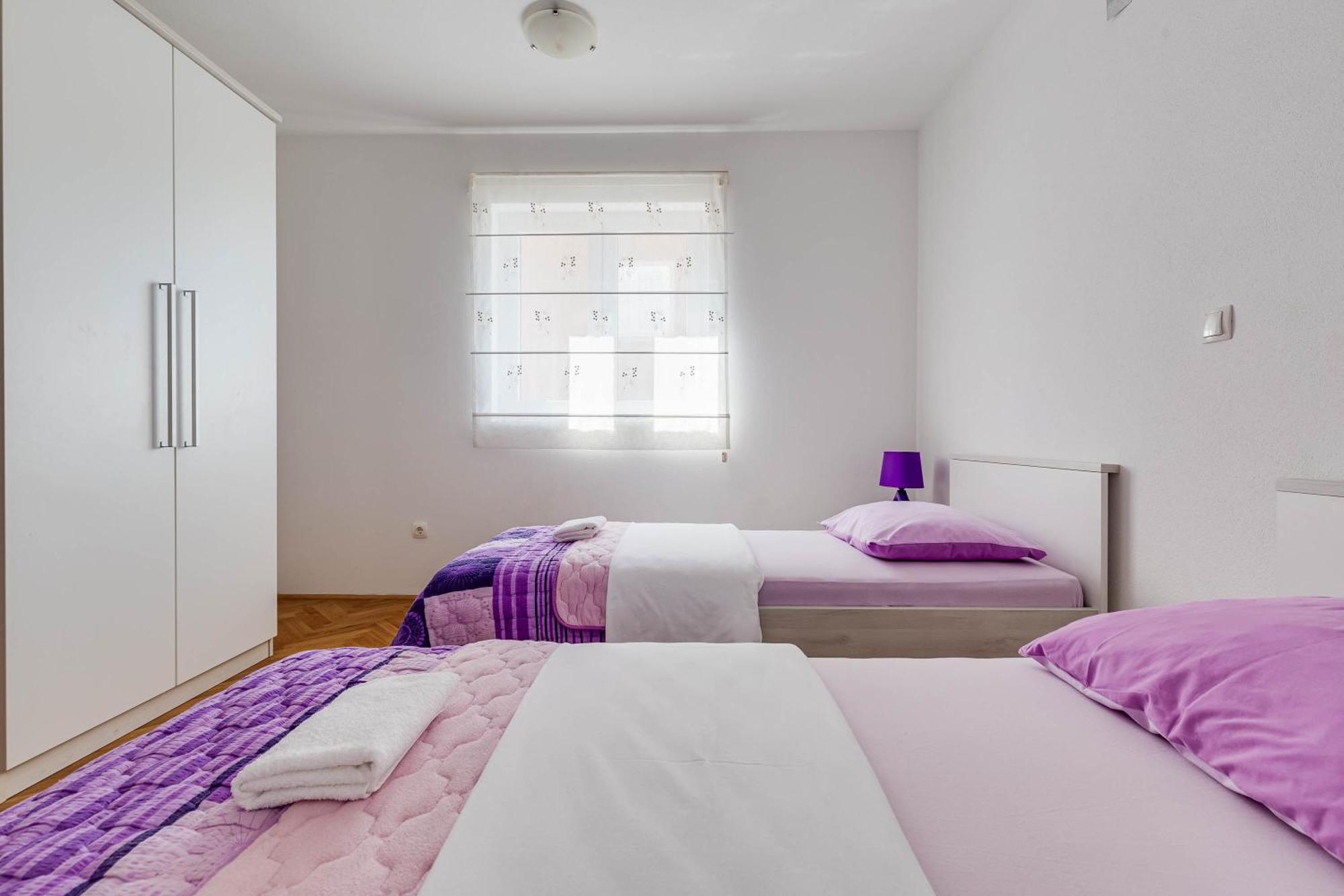 Apartmani Pocrnic Pakoštane Exteriör bild