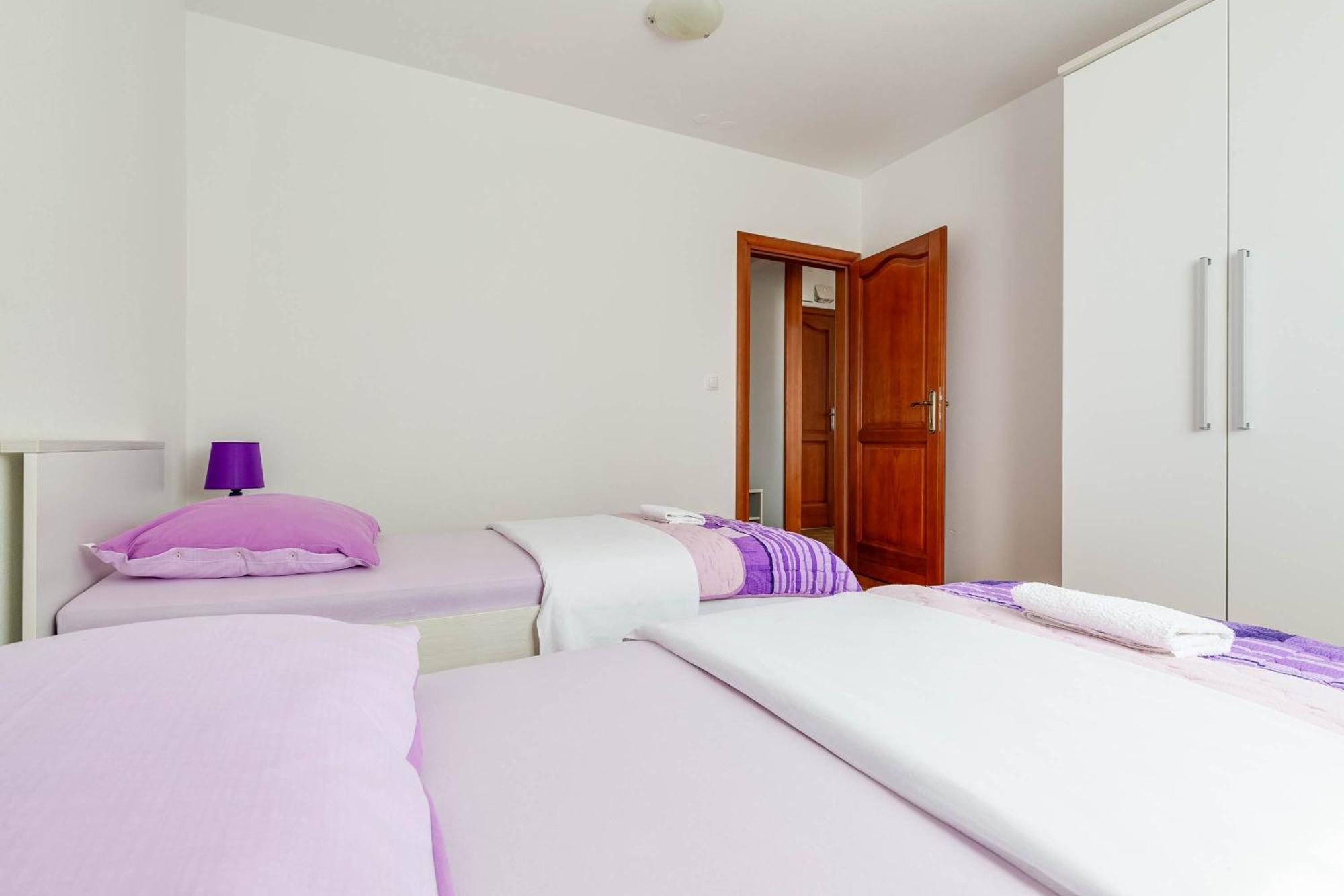 Apartmani Pocrnic Pakoštane Exteriör bild