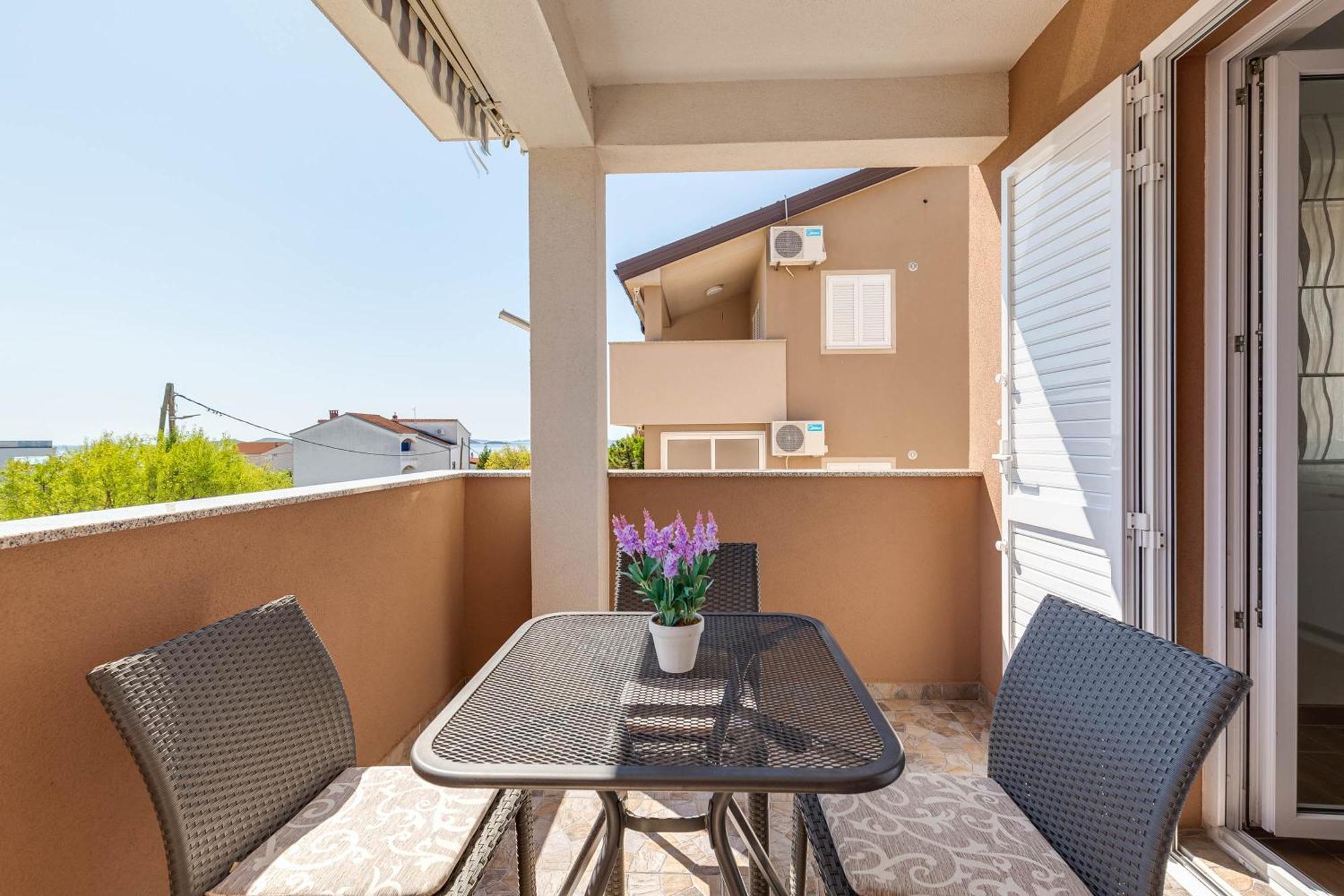 Apartmani Pocrnic Pakoštane Exteriör bild